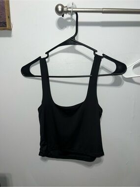 Black Scoop Neck Crop Tank